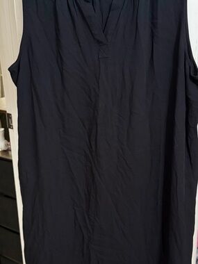 Amazon Essentials Black Crewneck Top